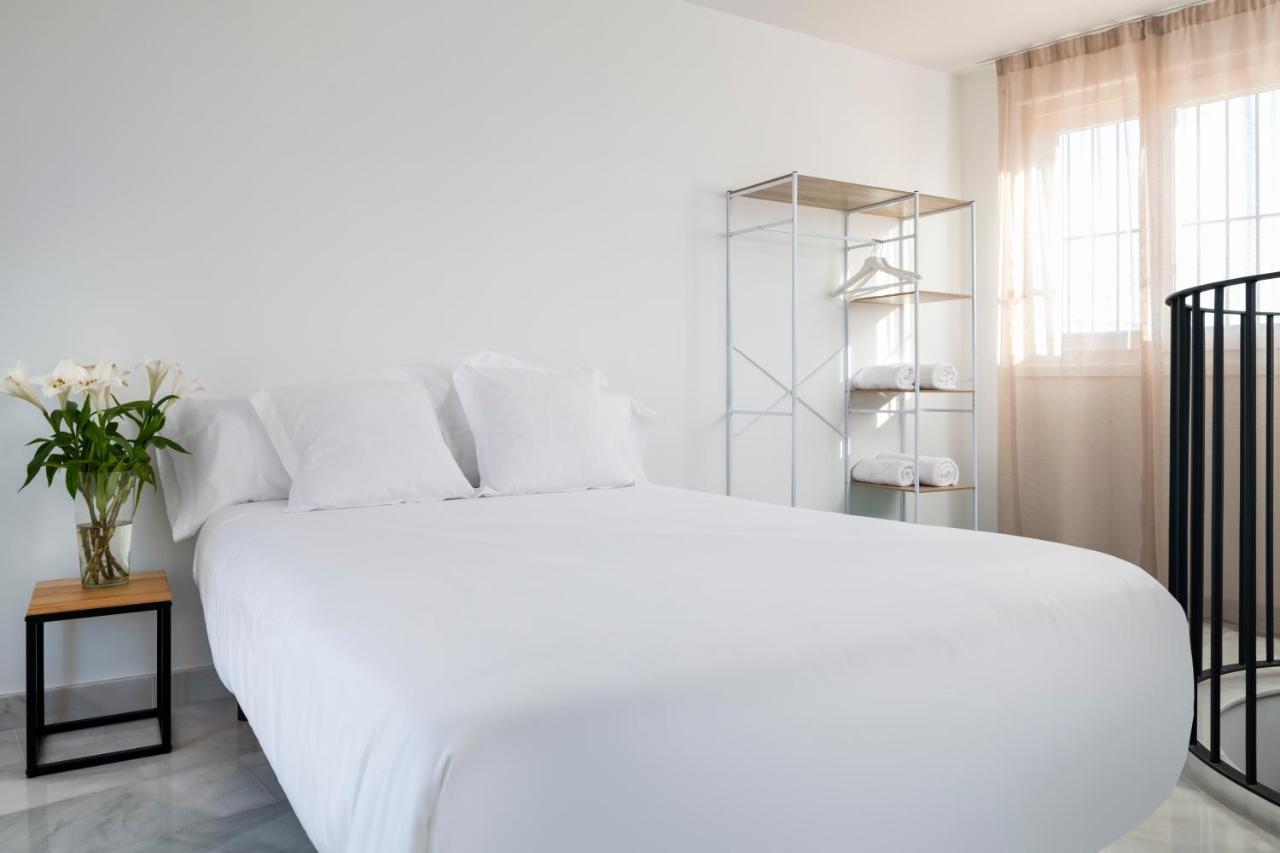 Magno Apartments San Gil - Shared Jacuzzi Seville Exterior photo
