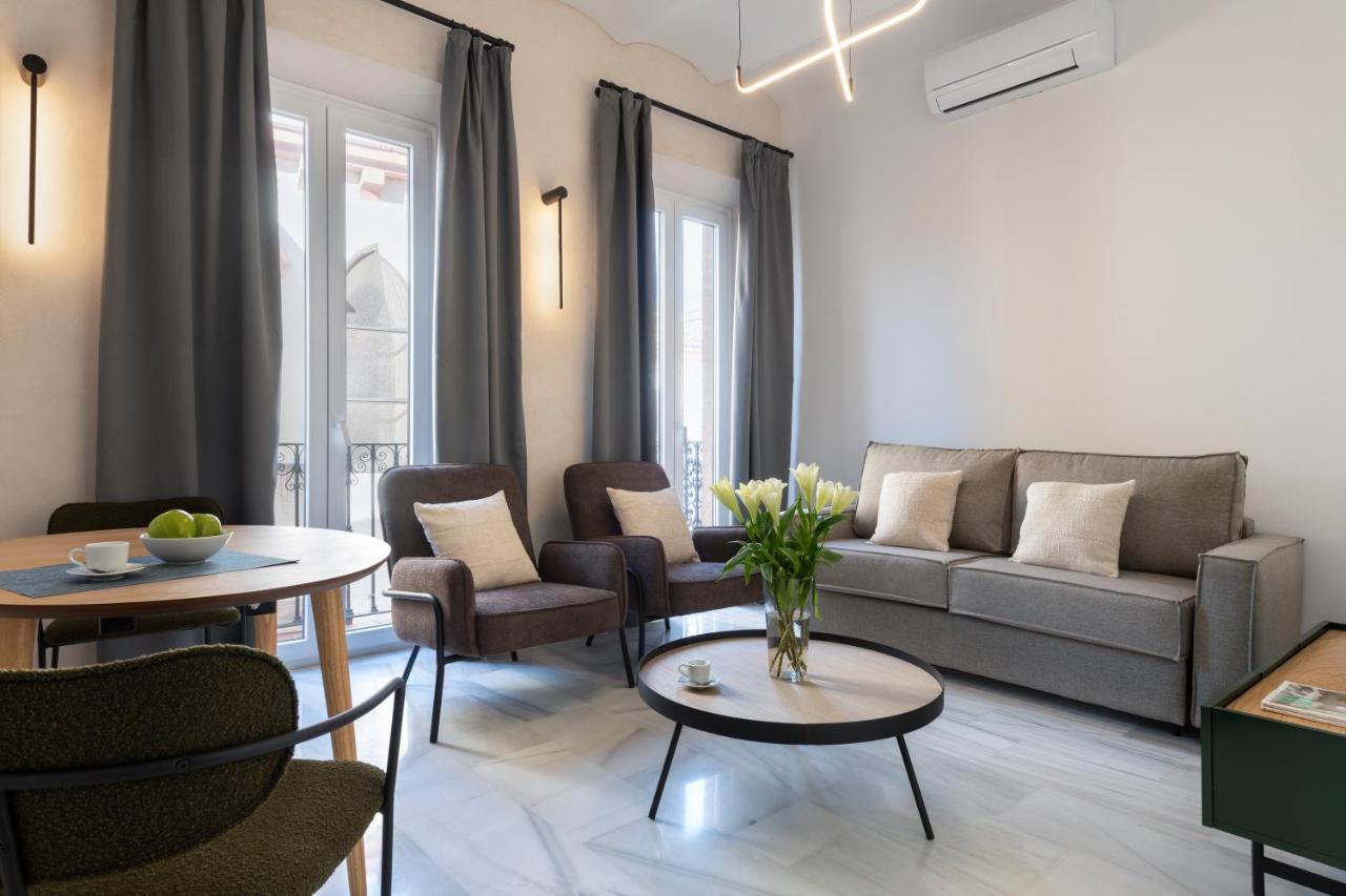 Magno Apartments San Gil - Shared Jacuzzi Seville Exterior photo