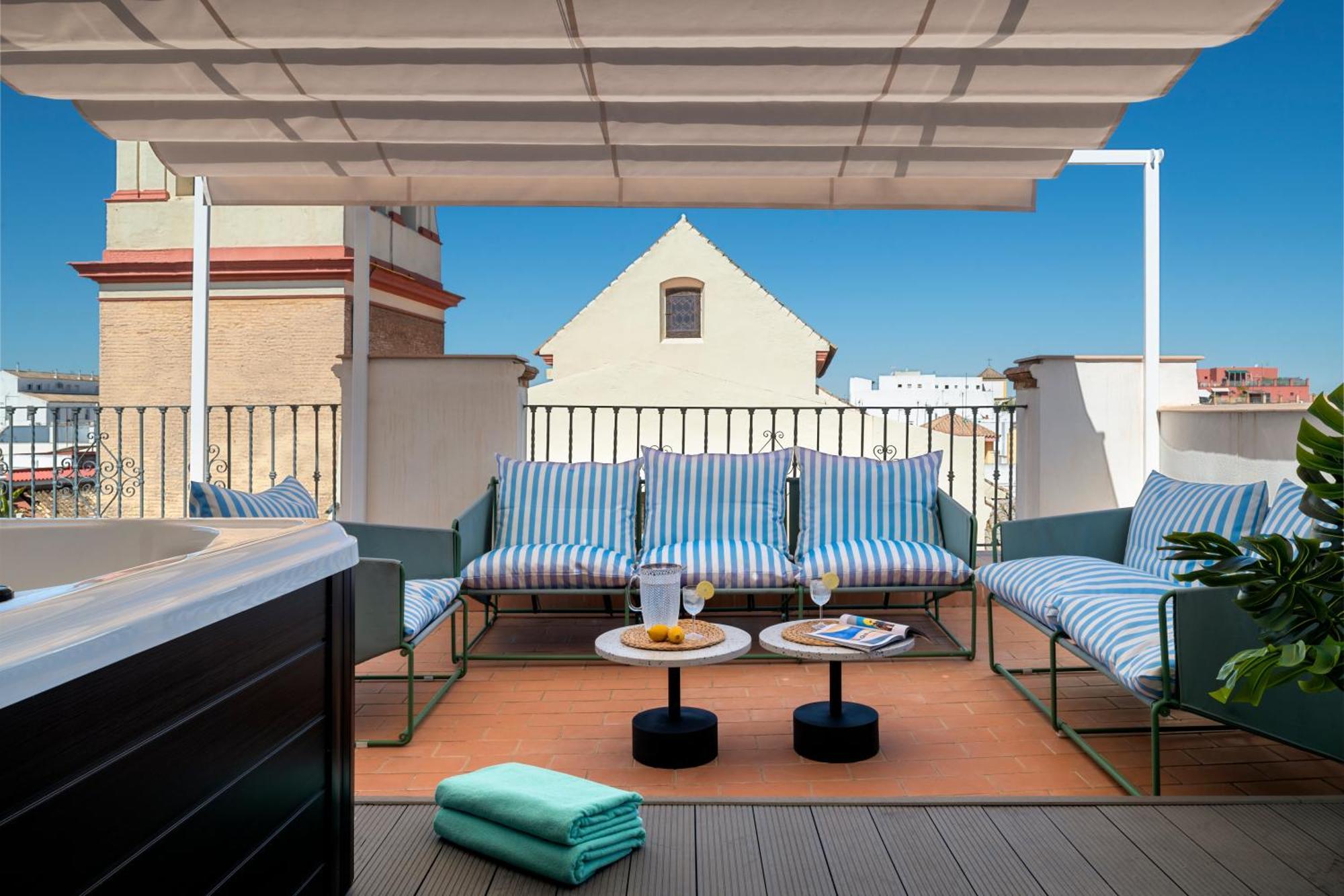 Magno Apartments San Gil - Shared Jacuzzi Seville Exterior photo